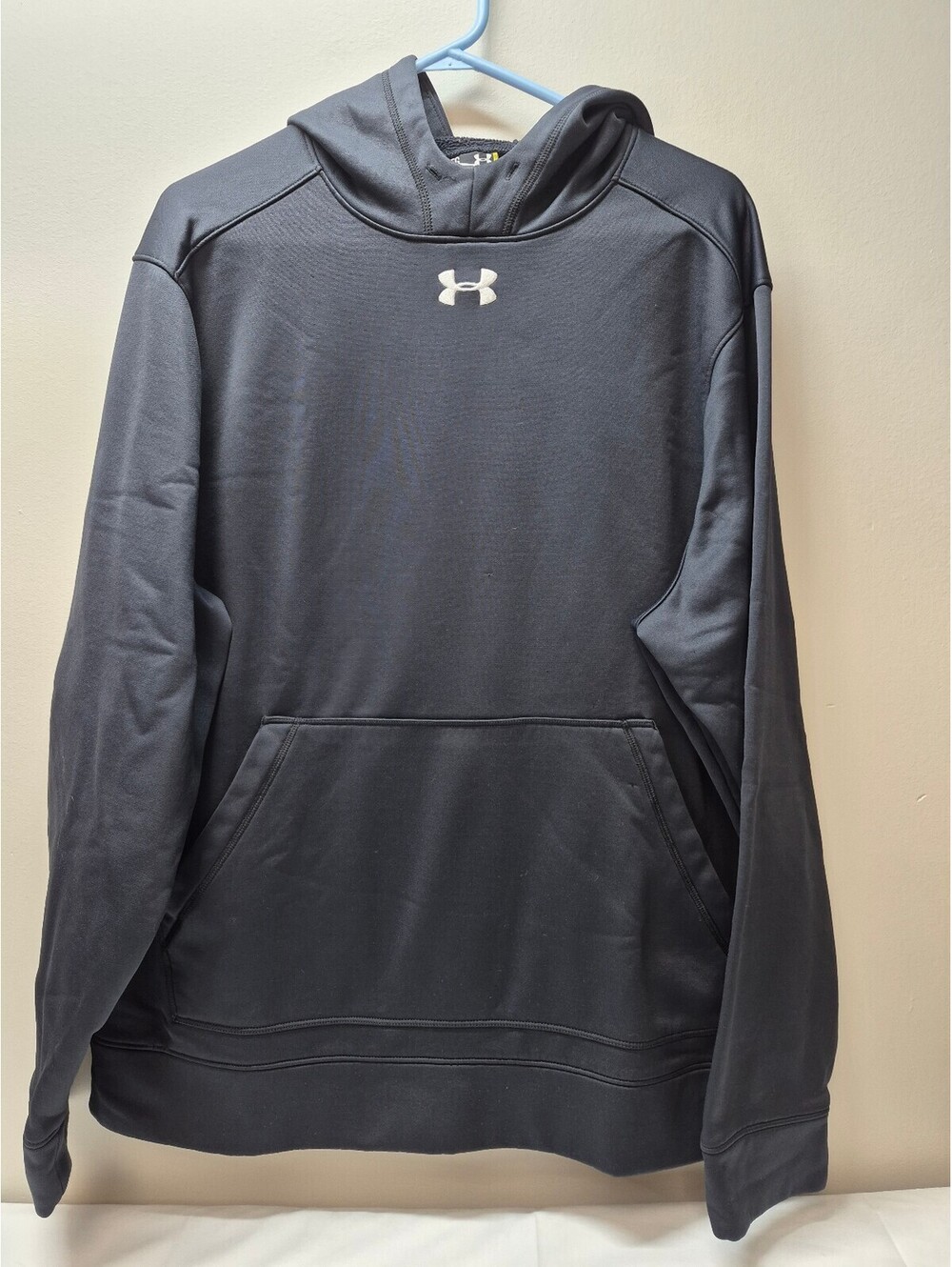 Under Armour Black Hoodie Sweatshirt with Front Pocket, Size Large B351